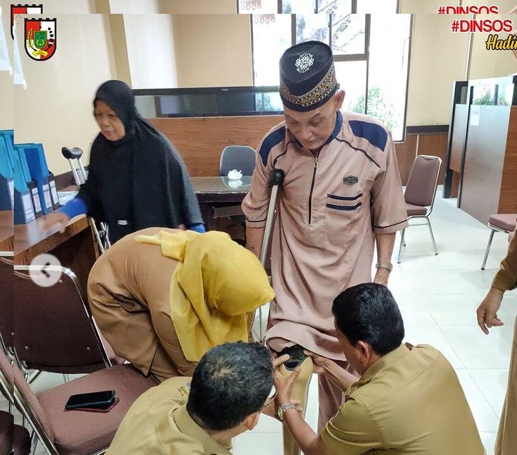 Tahun Ini Dinsos Sudah Salurkan 4 Kaki Palsu Bagi Penyandang Disabilitas