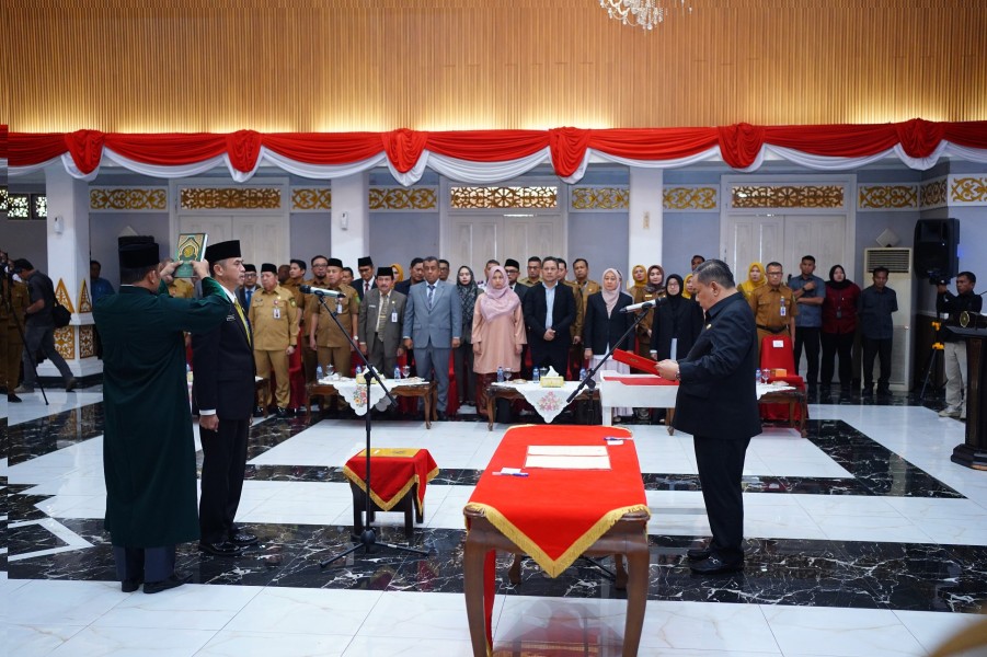 14 Pejabat Eselon II Pemprov Riau Resmi Dilantik, Ini Pesan Plt Gubri