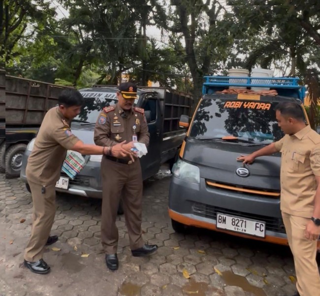 Nekat Buang Sampah Ilegal, 3 Pickup Ilegal Diciduk dan Dikandangkan!