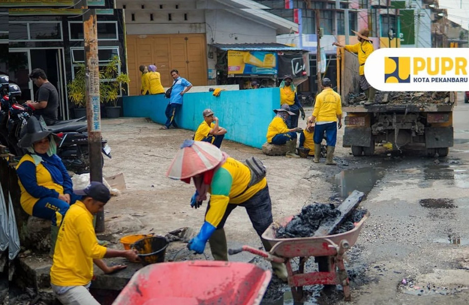 Cegah Banjir, Superteam Pasukan Kuning Bersihkan Drainase Jalan Ahmad Dahlan