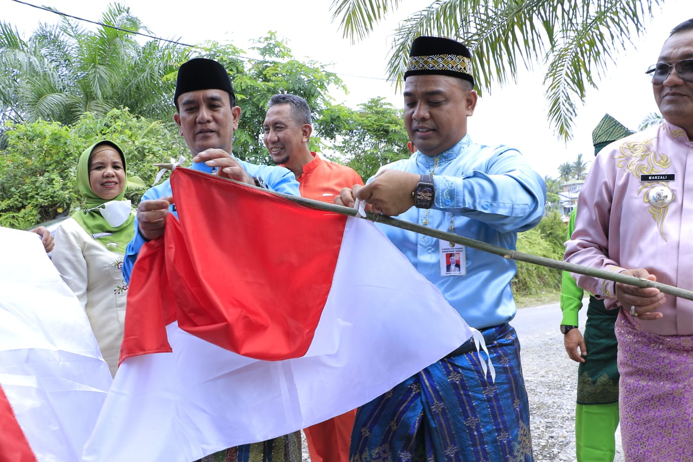 HUT RI ke-77, Pemko Pekanbaru Sebar 10 Ribu Bendera Merah Putih  ke Masyarakat