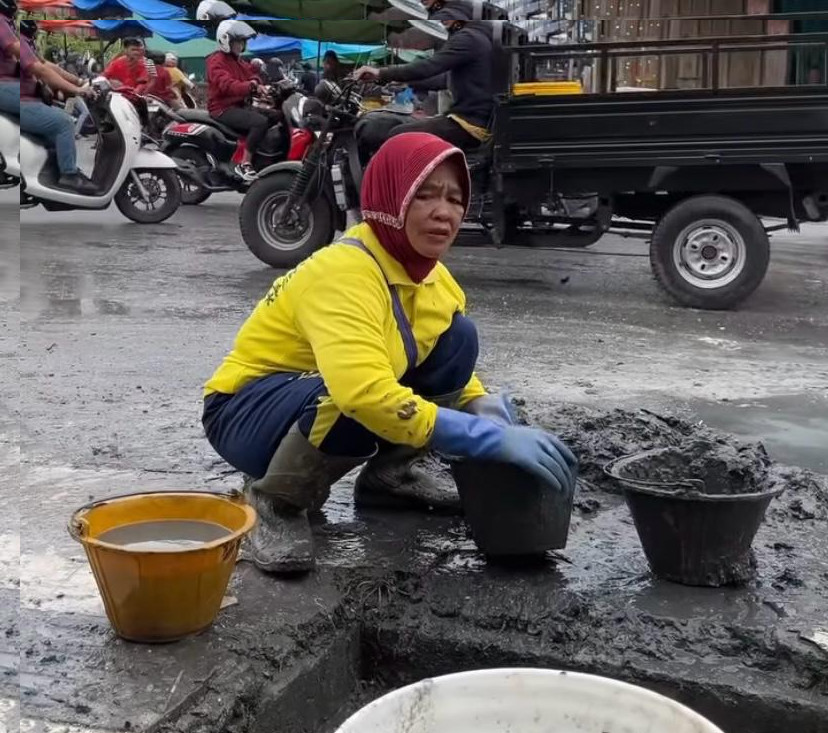 Rawan Banjir, Pembersihan Drainase Jalan Teratai Dan Cempaka Masih Berlanjut