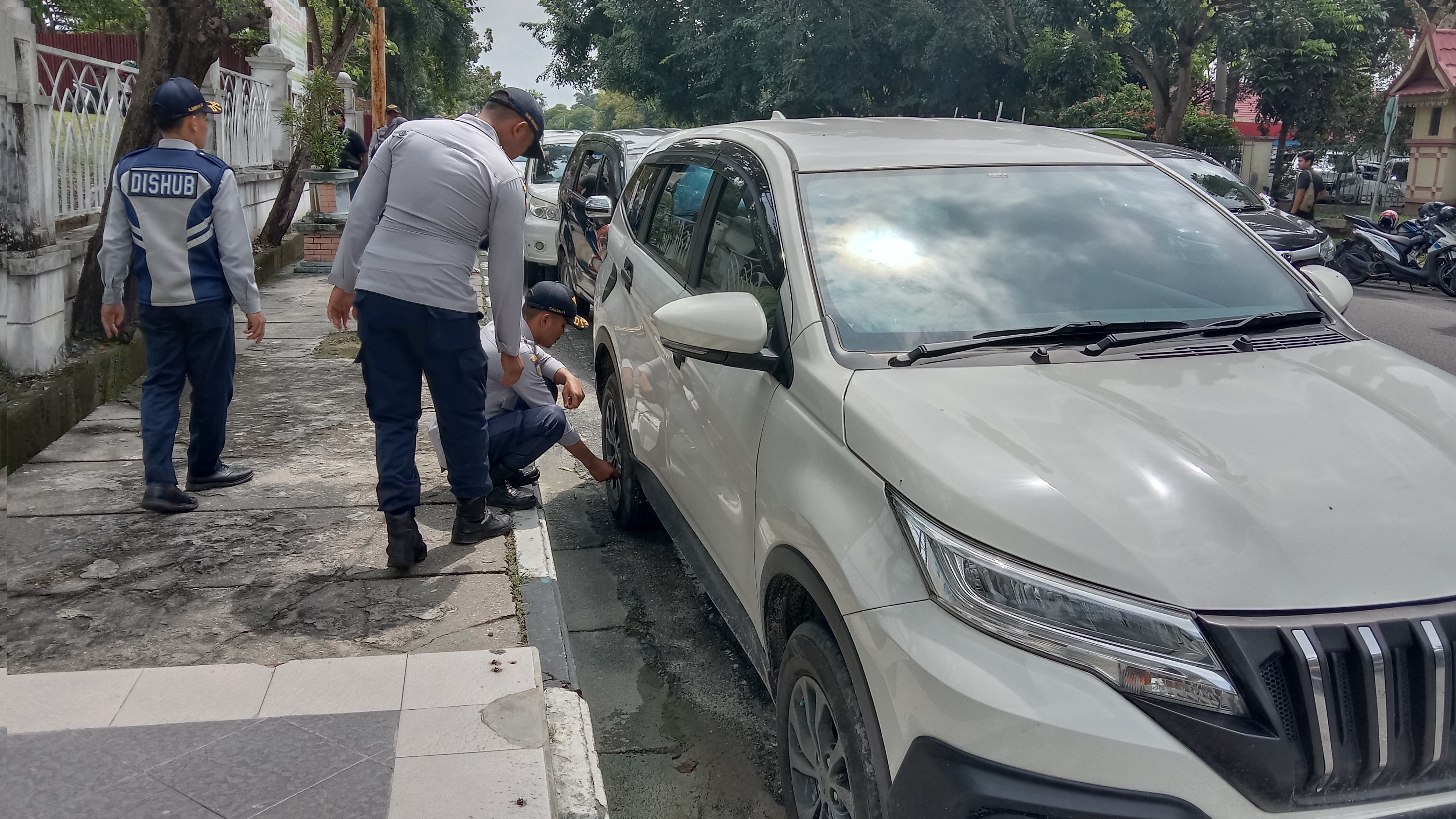 Razia Tertib Parkir, 25 Mobil Digembosi